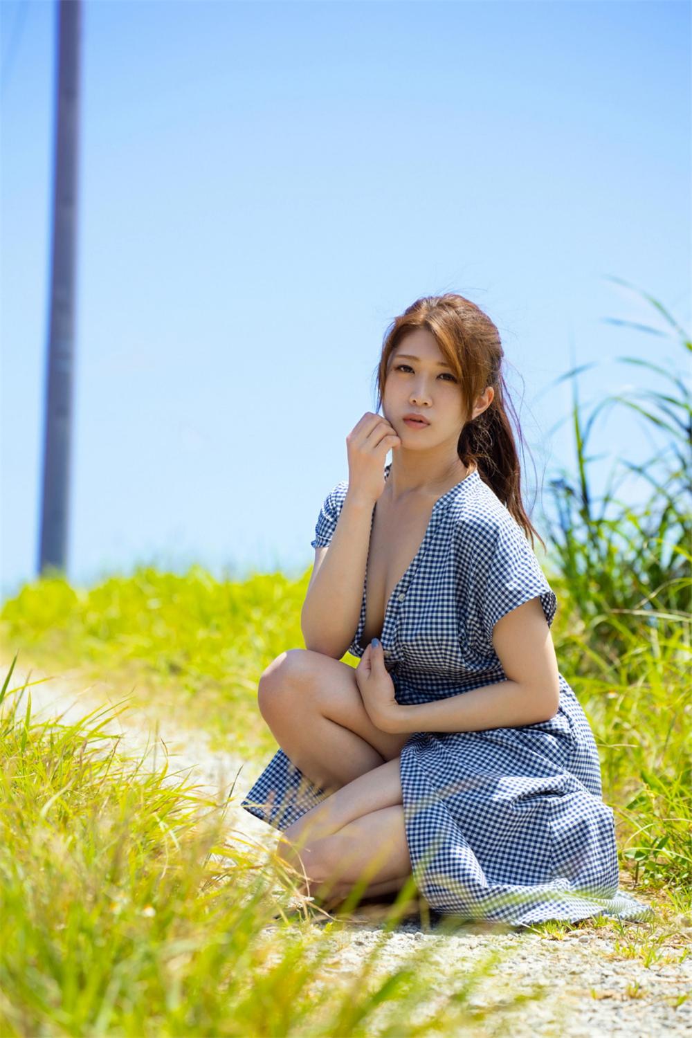 Minaho Ariga 有賀みなほ – Gravure Photobook CRAZY SUMMER (2021-08-13)-漫画客