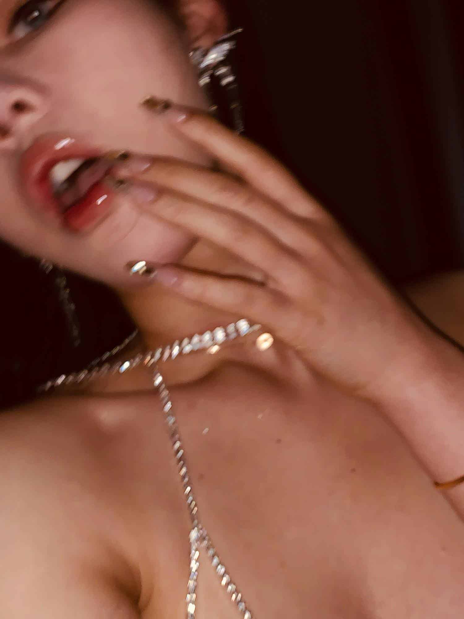 不爱笑的赛琳-微密圈套图&视频合集[持续更新]